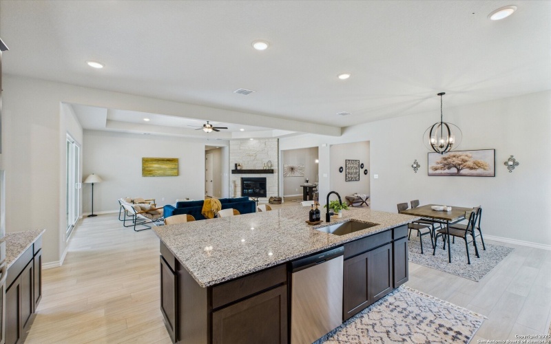 534 Englewood, Castroville, TX 78009, 4 Habitaciones Habitaciones , ,3 BañosBaños,Residential,En Venta,534 Englewood,0,1892604