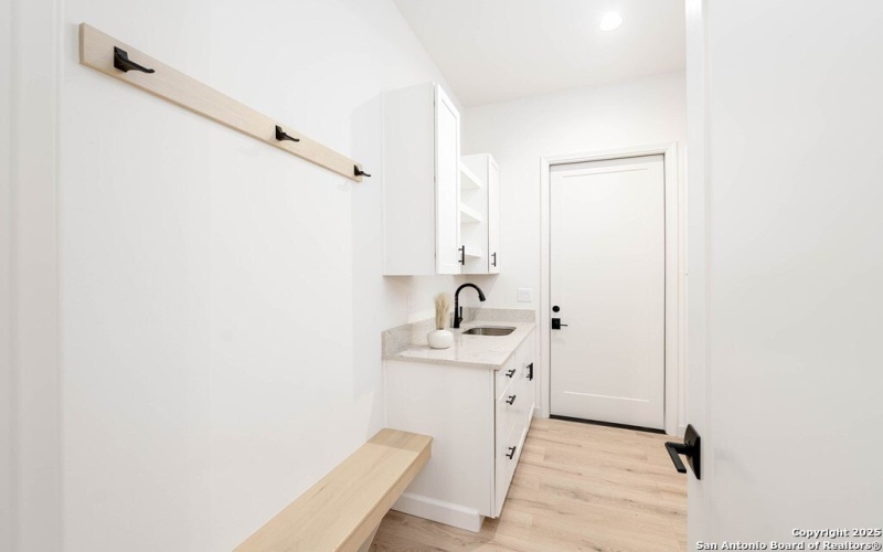 2089 Summit Crest Dr, Kerrville, TX 78028, 4 Bedrooms Bedrooms, ,3 BathroomsBathrooms,Residential,For Sale,2089 Summit Crest Dr,0,1886800