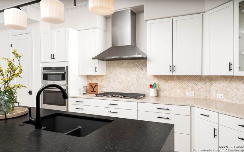 2089 Summit Crest Dr, Kerrville, TX 78028, 4 Bedrooms Bedrooms, ,3 BathroomsBathrooms,Residential,For Sale,2089 Summit Crest Dr,0,1886800