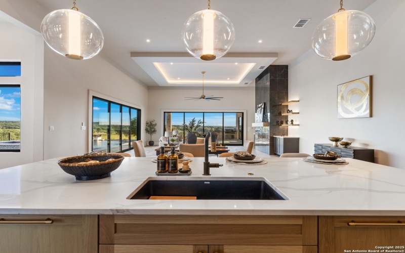 2018 Paradise Pkwy, Canyon Lake, TX 78133, 5 Habitaciones Habitaciones , ,6 BañosBaños,Residential,En Venta,2018 Paradise Pkwy,0,1887653