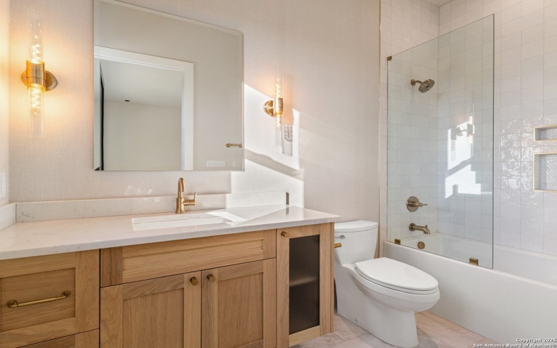 2018 Paradise Pkwy, Canyon Lake, TX 78133, 5 Habitaciones Habitaciones , ,6 BañosBaños,Residential,En Venta,2018 Paradise Pkwy,0,1887653