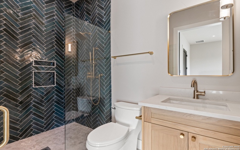 2018 Paradise Pkwy, Canyon Lake, TX 78133, 5 Habitaciones Habitaciones , ,6 BañosBaños,Residential,En Venta,2018 Paradise Pkwy,0,1887653