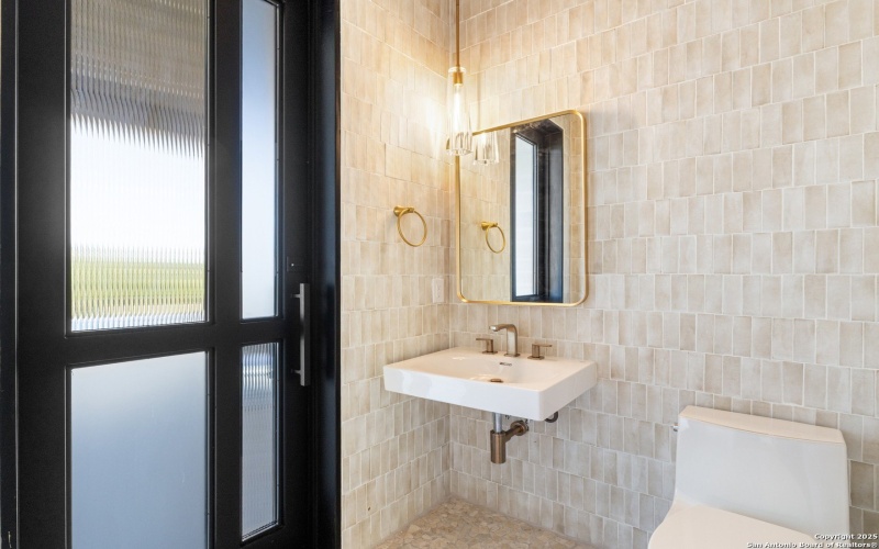 2018 Paradise Pkwy, Canyon Lake, TX 78133, 5 Habitaciones Habitaciones , ,6 BañosBaños,Residential,En Venta,2018 Paradise Pkwy,0,1887653