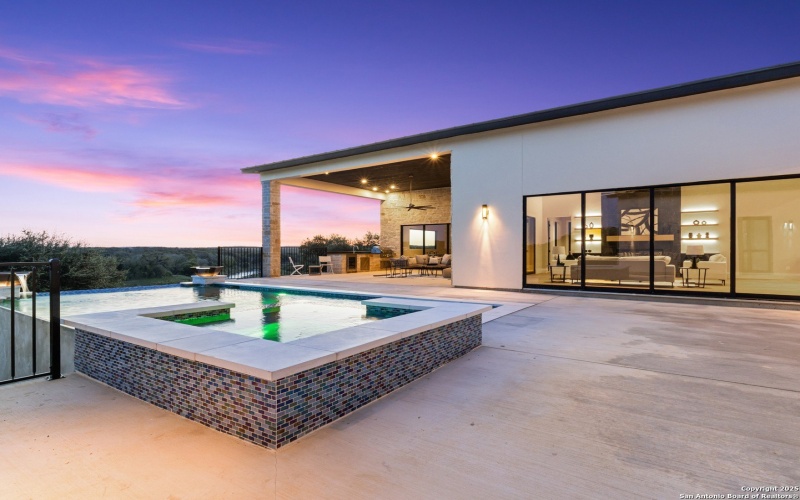 2018 Paradise Pkwy, Canyon Lake, TX 78133, 5 Habitaciones Habitaciones , ,6 BañosBaños,Residential,En Venta,2018 Paradise Pkwy,0,1887653