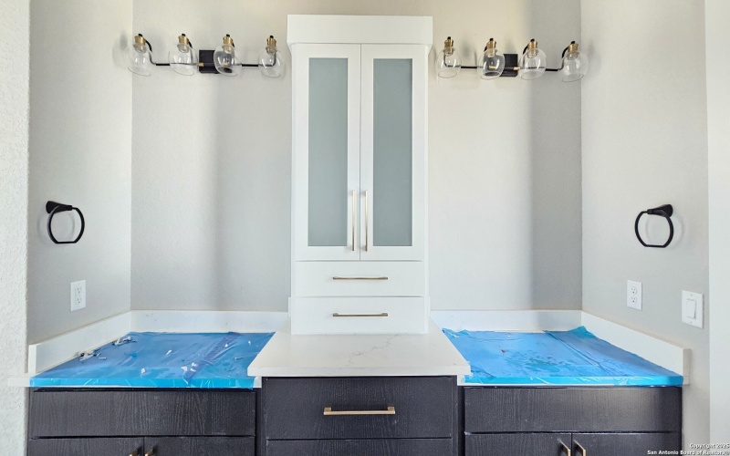 699 James Way, Castroville, TX 78009, 4 Bedrooms Bedrooms, ,3 BathroomsBathrooms,Residential,For Sale,699 James Way,0,1894534