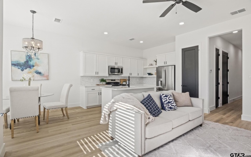 188 W 17th, Mount Pleasant, TX 75455, 3 Habitaciones Habitaciones , ,2 BañosBaños,Residential,En Venta,188 W 17th,25006598
