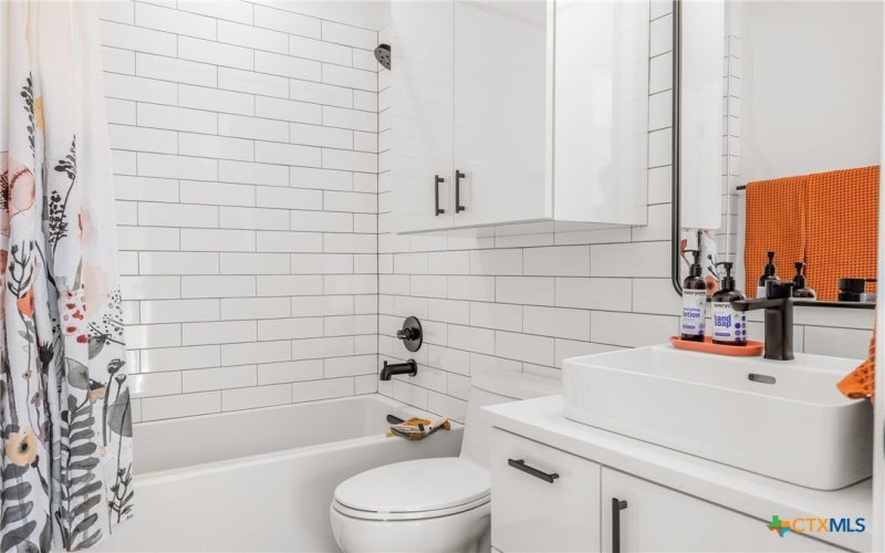 102 Lively Lane unit: B #B, San Marcos, TX 78666, 2 Habitaciones Habitaciones , ,1 BañoBaños,Residential,En Venta,102 Lively Lane unit: B,0,576030