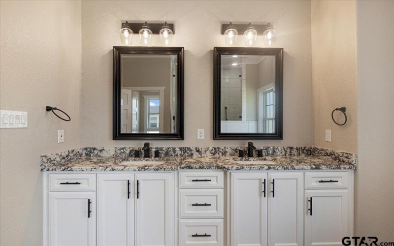 12255 Oak Grove Drive, Tyler, TX 75706, 4 Bedrooms Bedrooms, ,2 BathroomsBathrooms,Residential,For Sale,12255 Oak Grove Drive,0,25017415