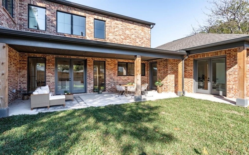 8812 Lanarkshire Drive, Dallas, TX 75238, 5 Bedrooms Bedrooms, ,6 BathroomsBathrooms,Residential,For Sale,8812 Lanarkshire Drive,0,21103064