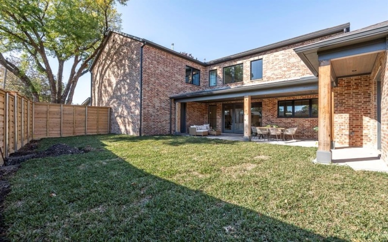 8812 Lanarkshire Drive, Dallas, TX 75238, 5 Bedrooms Bedrooms, ,6 BathroomsBathrooms,Residential,For Sale,8812 Lanarkshire Drive,0,21103064