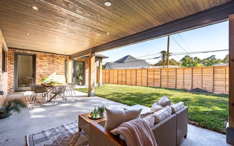 8812 Lanarkshire Drive, Dallas, TX 75238, 5 Bedrooms Bedrooms, ,6 BathroomsBathrooms,Residential,For Sale,8812 Lanarkshire Drive,0,21103064