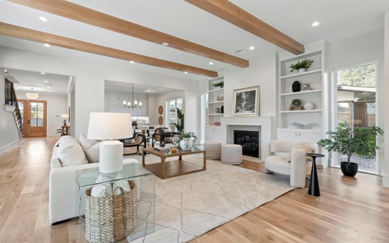 8812 Lanarkshire Drive, Dallas, TX 75238, 5 Bedrooms Bedrooms, ,6 BathroomsBathrooms,Residential,For Sale,8812 Lanarkshire Drive,0,21103064