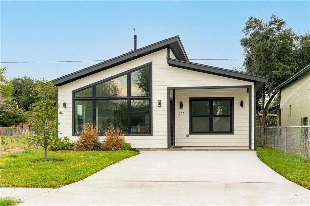 207 E Diaz Avenue, Pharr, TX 78577, 3 Bedrooms Bedrooms, ,2 BathroomsBathrooms,Residential,For Sale,207 E Diaz Avenue,0,488383