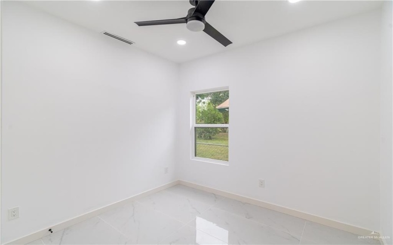 207 E Diaz Avenue, Pharr, TX 78577, 3 Bedrooms Bedrooms, ,2 BathroomsBathrooms,Residential,For Sale,207 E Diaz Avenue,0,488383