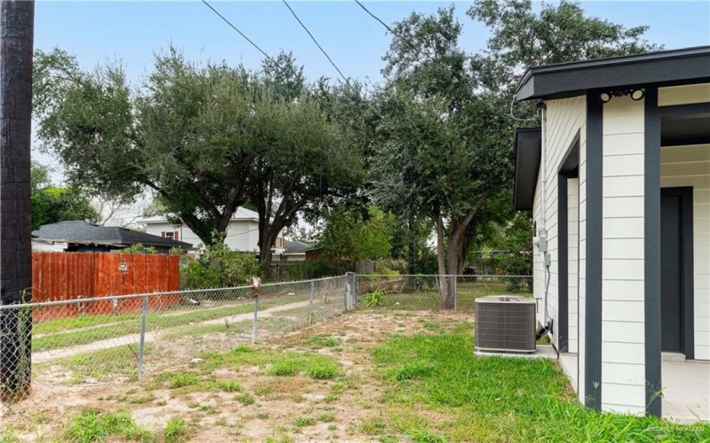 207 E Diaz Avenue, Pharr, TX 78577, 3 Bedrooms Bedrooms, ,2 BathroomsBathrooms,Residential,For Sale,207 E Diaz Avenue,0,488383