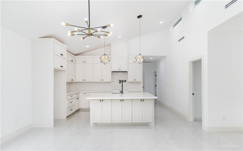 207 E Diaz Avenue, Pharr, TX 78577, 3 Bedrooms Bedrooms, ,2 BathroomsBathrooms,Residential,For Sale,207 E Diaz Avenue,0,488383