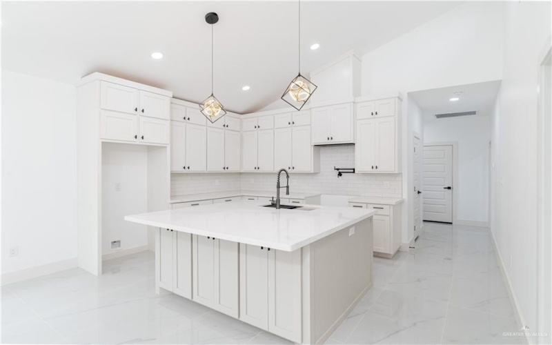 207 E Diaz Avenue, Pharr, TX 78577, 3 Bedrooms Bedrooms, ,2 BathroomsBathrooms,Residential,For Sale,207 E Diaz Avenue,0,488383