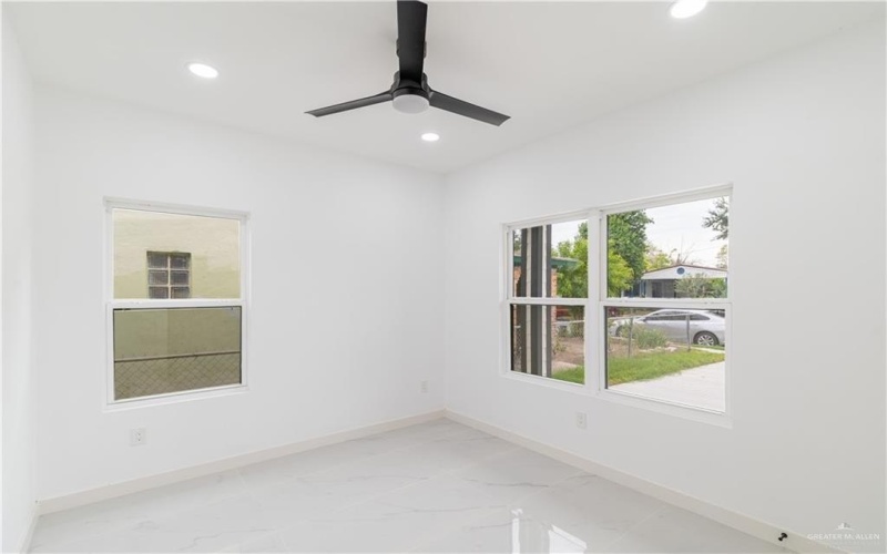 207 E Diaz Avenue, Pharr, TX 78577, 3 Bedrooms Bedrooms, ,2 BathroomsBathrooms,Residential,For Sale,207 E Diaz Avenue,0,488383