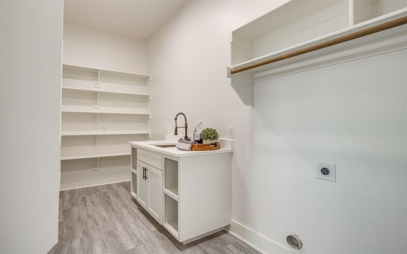 9316 Granda Vista, Joshua, TX 76058, 5 Bedrooms Bedrooms, ,5 BathroomsBathrooms,Residential,For Sale,9316 Granda Vista,0,21125589