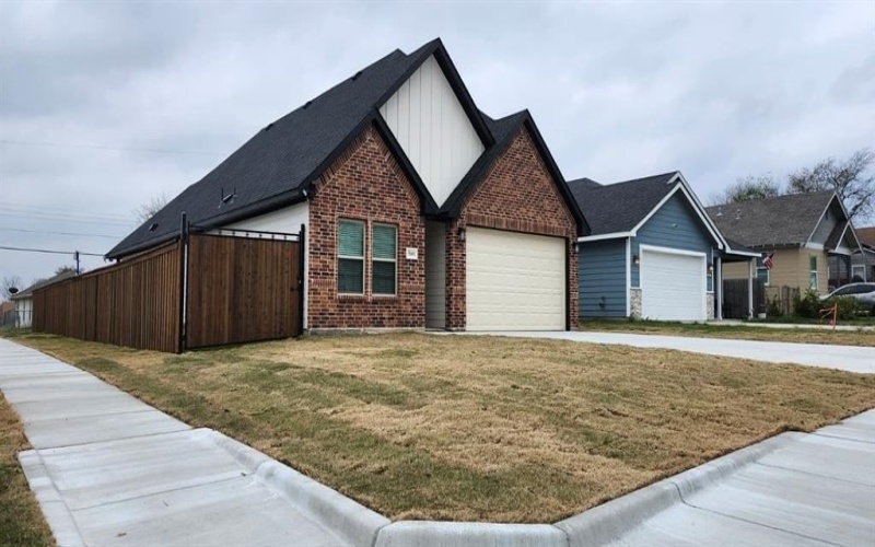 5601 Houghton Avenue, Fort Worth, TX 76107, 4 Bedrooms Bedrooms, ,2 BathroomsBathrooms,Residential,For Sale,5601 Houghton Avenue,0,21125699