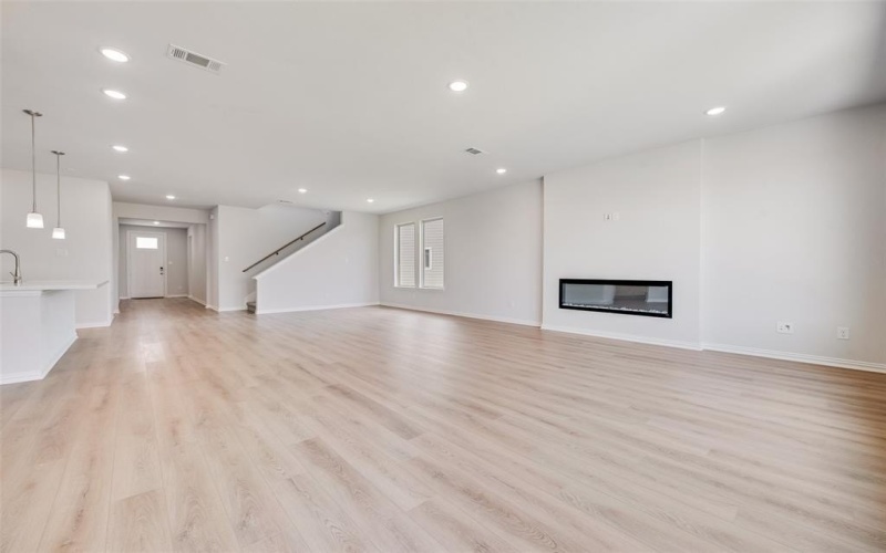 817 Hayes Court, Crowley, TX 76036, 3 Bedrooms Bedrooms, ,2 BathroomsBathrooms,Residential,For Sale,817 Hayes Court,0,21125800