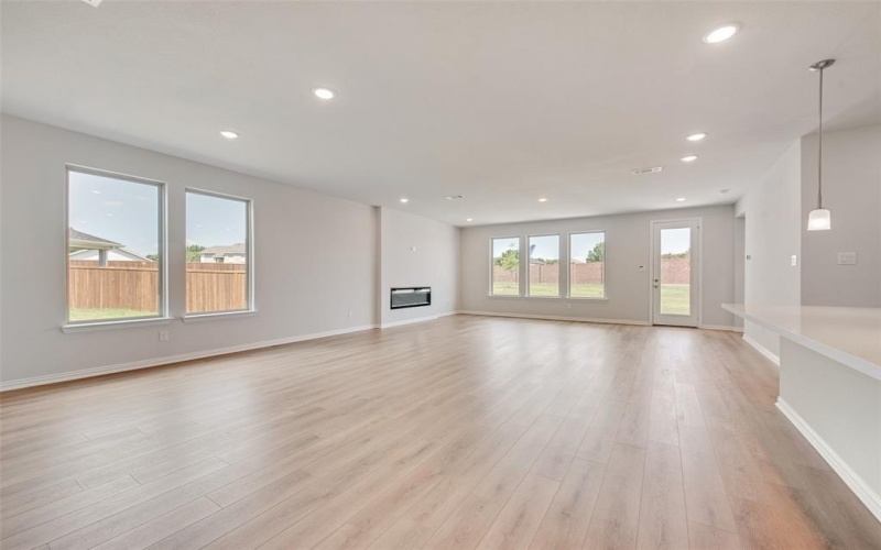 817 Hayes Court, Crowley, TX 76036, 3 Bedrooms Bedrooms, ,2 BathroomsBathrooms,Residential,For Sale,817 Hayes Court,0,21125800