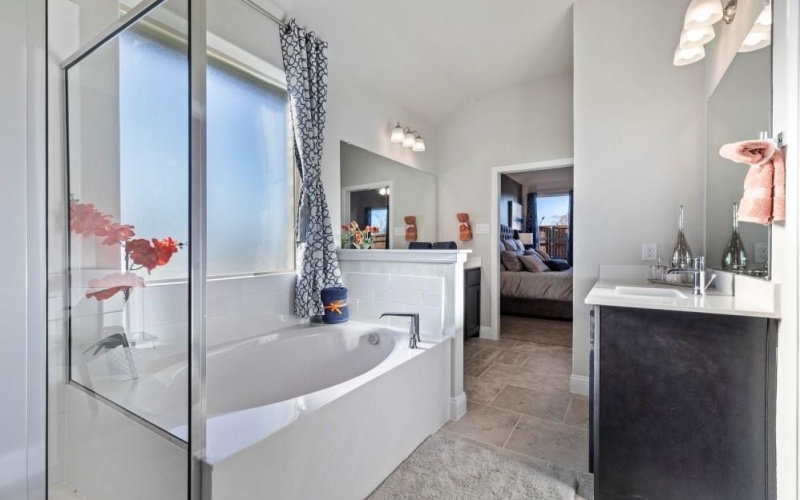 10400 SUNSET SHORE Drive, Grand Prairie, TX 76065, 4 Bedrooms Bedrooms, ,2 BathroomsBathrooms,Residential,For Sale,10400 SUNSET SHORE Drive,0,21123552