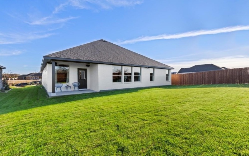 10400 SUNSET SHORE Drive, Grand Prairie, TX 76065, 4 Bedrooms Bedrooms, ,2 BathroomsBathrooms,Residential,For Sale,10400 SUNSET SHORE Drive,0,21123552