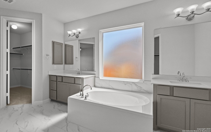 179 Katie Court, Castroville, TX 78009, 4 Habitaciones Habitaciones , ,3 BañosBaños,Residential,En Venta,179 Katie Court,0,1851058