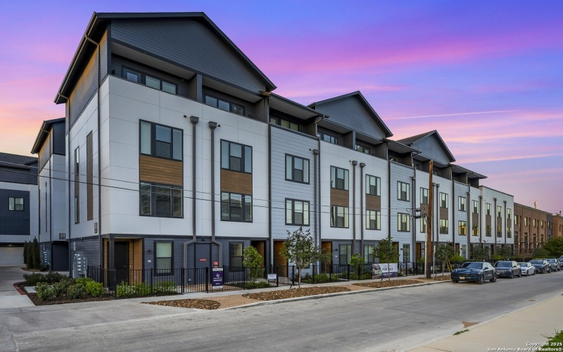 719 E Locust St unit: 2104 #2104, San Antonio, TX 78212, 3 Bedrooms Bedrooms, ,2 BathroomsBathrooms,Residential,For Sale,719 E Locust St unit: 2104,0,1852985