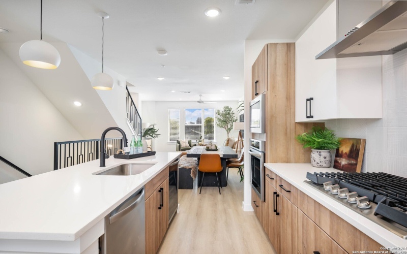 719 E Locust St unit: 2104 #2104, San Antonio, TX 78212, 3 Bedrooms Bedrooms, ,2 BathroomsBathrooms,Residential,For Sale,719 E Locust St unit: 2104,0,1852985