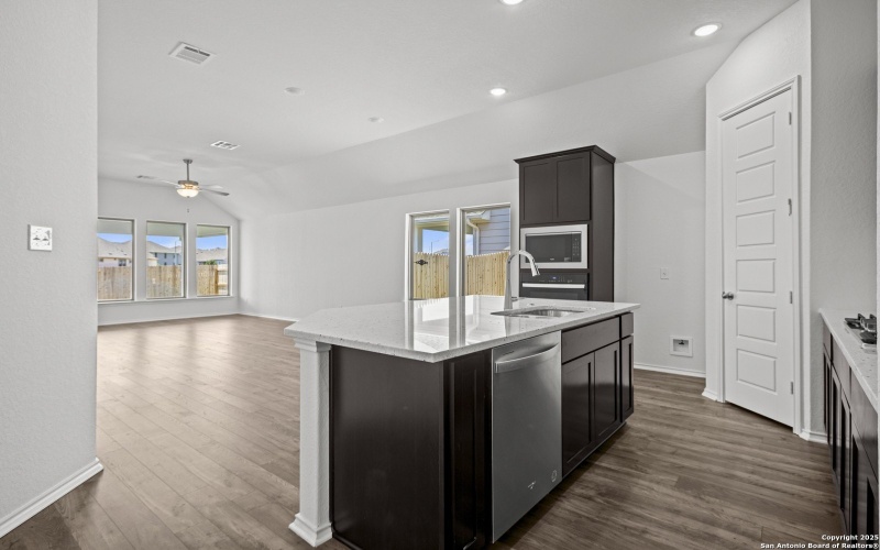 10281 Bartenheim Dr, Schertz, TX 78154, 4 Habitaciones Habitaciones , ,2 BañosBaños,Residential,En Venta,10281 Bartenheim Dr,0,1854845