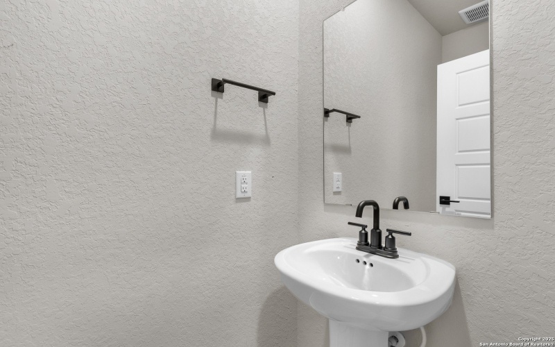 6610 Lowrie Block, San Antonio, TX 78239, 5 Habitaciones Habitaciones , ,3 BañosBaños,Residential,En Venta,6610 Lowrie Block,0,1868198