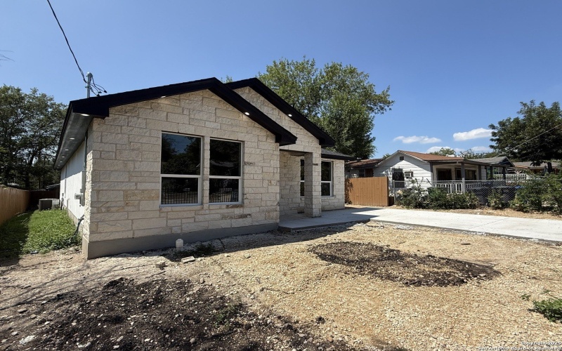 419 N San Ignacio Ave, San Antonio, TX 78228, 4 Bedrooms Bedrooms, ,3 BathroomsBathrooms,Residential,For Sale,419 N San Ignacio Ave,0,1881275