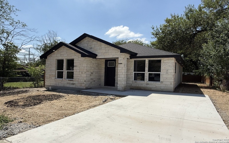 419 N San Ignacio Ave, San Antonio, TX 78228, 4 Bedrooms Bedrooms, ,3 BathroomsBathrooms,Residential,For Sale,419 N San Ignacio Ave,0,1881275