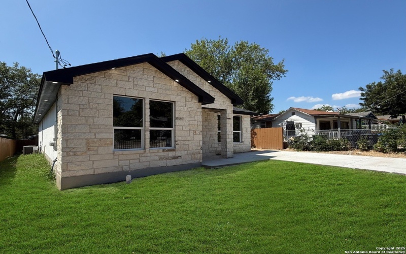 419 N San Ignacio Ave, San Antonio, TX 78228, 4 Bedrooms Bedrooms, ,3 BathroomsBathrooms,Residential,For Sale,419 N San Ignacio Ave,0,1881275