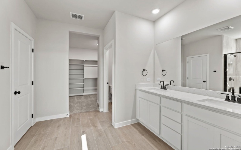 16510 Red Pine, Elmendorf, TX 78112, 4 Habitaciones Habitaciones , ,2 BañosBaños,Residential,En Venta,16510 Red Pine,0,1886531