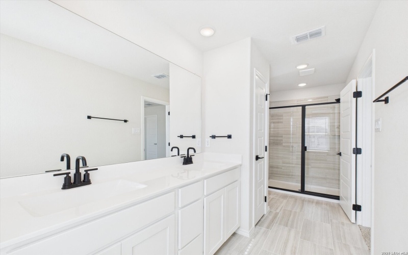 1018 W 1604 N Unit 202, San Antonio, TX 78251, 4 Bedrooms Bedrooms, ,2 BathroomsBathrooms,Residential,For Sale,1018 W 1604 N Unit 202,0,1886546