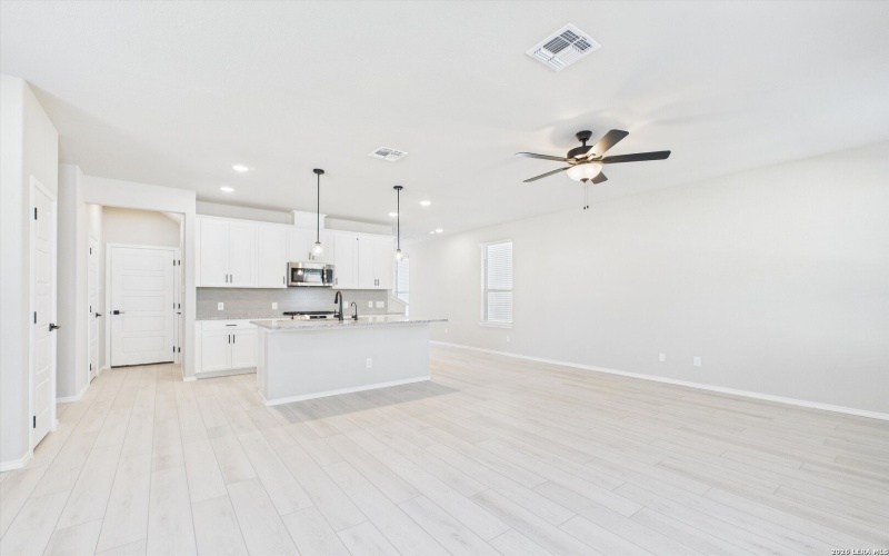 1018 W 1604 N Unit 203, San Antonio, TX 78251, 3 Habitaciones Habitaciones , ,2 BañosBaños,Residential,En Venta,1018 W 1604 N Unit 203,0,1886547