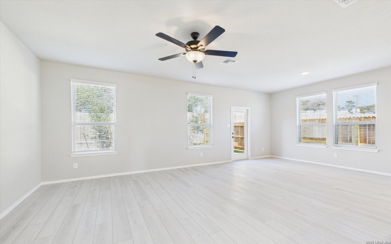 1018 W 1604 N Unit 203, San Antonio, TX 78251, 3 Habitaciones Habitaciones , ,2 BañosBaños,Residential,En Venta,1018 W 1604 N Unit 203,0,1886547