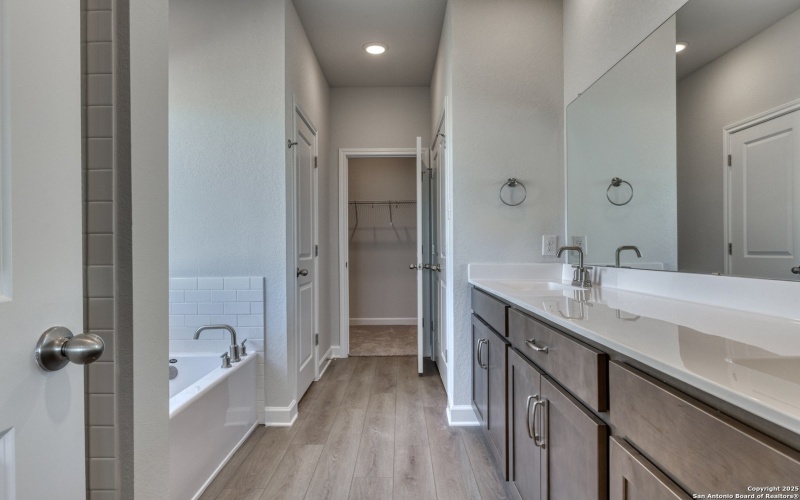 7049 Sycamore Hollow, San Antonio, TX 78252, 3 Bedrooms Bedrooms, ,2 BathroomsBathrooms,Residential,For Sale,7049 Sycamore Hollow,0,1894770