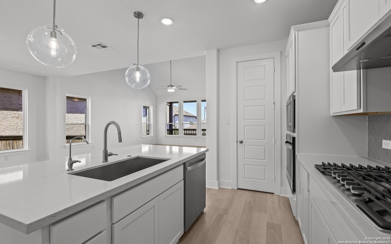 325 Hulda Trail, New Braunfels, TX 78130, 5 Habitaciones Habitaciones , ,3 BañosBaños,Residential,En Venta,325 Hulda Trail,0,1896739