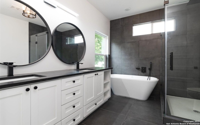 1339 Schley Avenue, San Antonio, TX 78210, 3 Habitaciones Habitaciones , ,2 BañosBaños,Residential,En Venta,1339 Schley Avenue,0,1896894