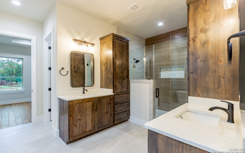 205 Timber Place, La Vernia, TX 78121, 4 Habitaciones Habitaciones , ,3 BañosBaños,Residential,En Venta,205 Timber Place,0,1894505