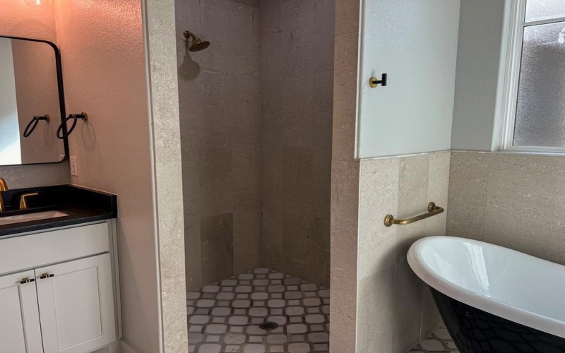 1706 N Valencia Dr, Kerrville, TX 78028, 3 Habitaciones Habitaciones , ,2 BañosBaños,Residential,En Venta,1706 N Valencia Dr,118378