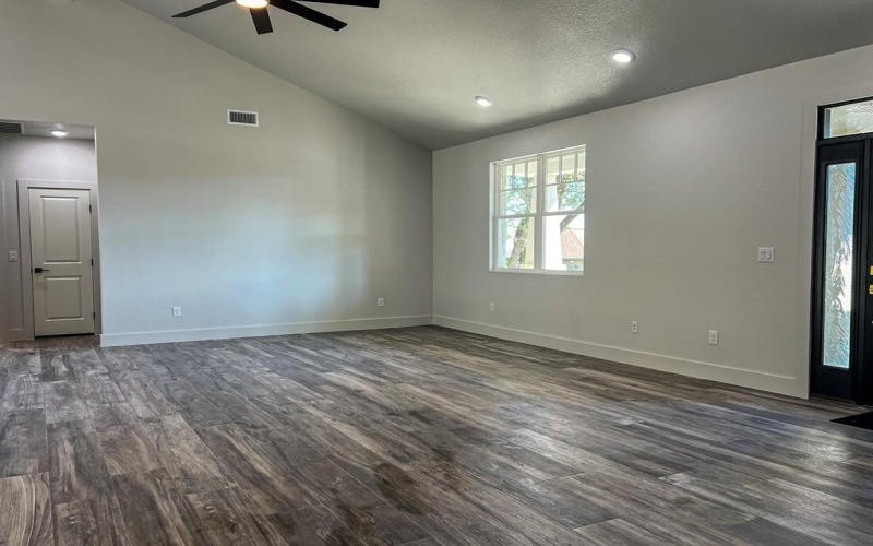 1706 N Valencia Dr, Kerrville, TX 78028, 3 Habitaciones Habitaciones , ,2 BañosBaños,Residential,En Venta,1706 N Valencia Dr,118378