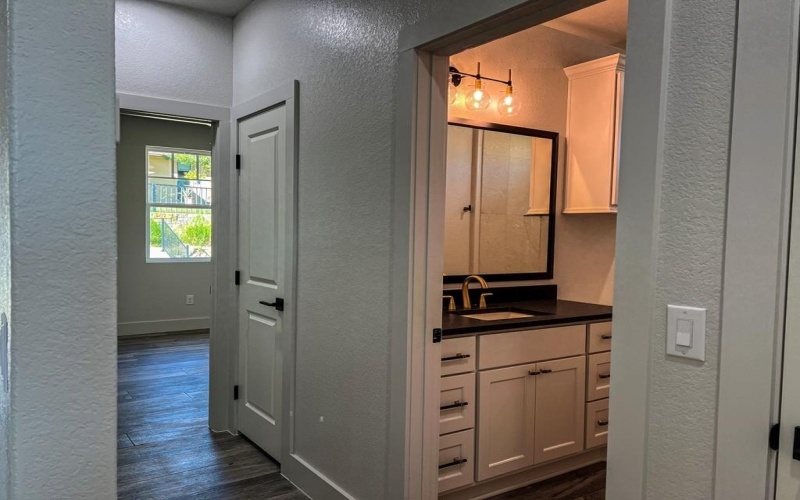 1706 N Valencia Dr, Kerrville, TX 78028, 3 Habitaciones Habitaciones , ,2 BañosBaños,Residential,En Venta,1706 N Valencia Dr,118378