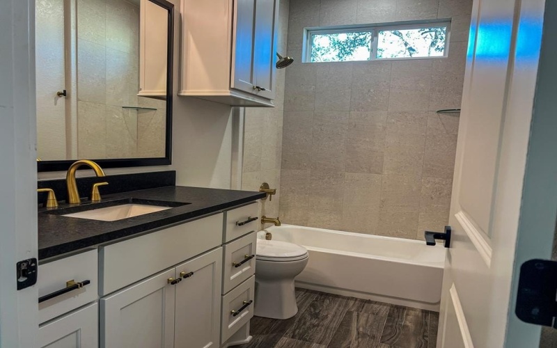 1706 N Valencia Dr, Kerrville, TX 78028, 3 Habitaciones Habitaciones , ,2 BañosBaños,Residential,En Venta,1706 N Valencia Dr,118378