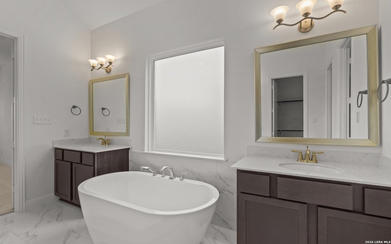 2820 Reeves Ln, Schertz, TX 78108, 4 Habitaciones Habitaciones , ,5 BañosBaños,Residential,En Venta,2820 Reeves Ln,0,1895988