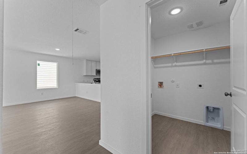 109 Autumn Trail, Floresville, TX 78114, 3 Bedrooms Bedrooms, ,2 BathroomsBathrooms,Residential,For Sale,109 Autumn Trail,0,1896378